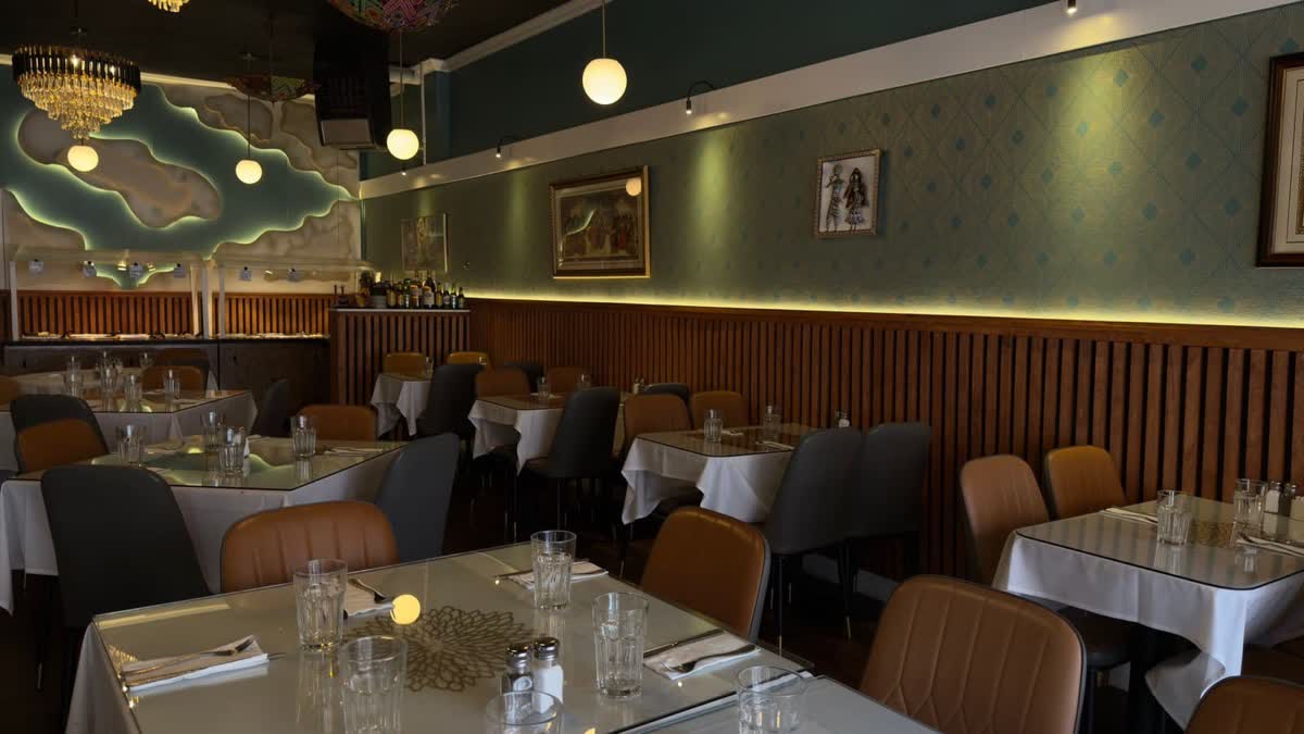 Inside the Jewel of India dining room